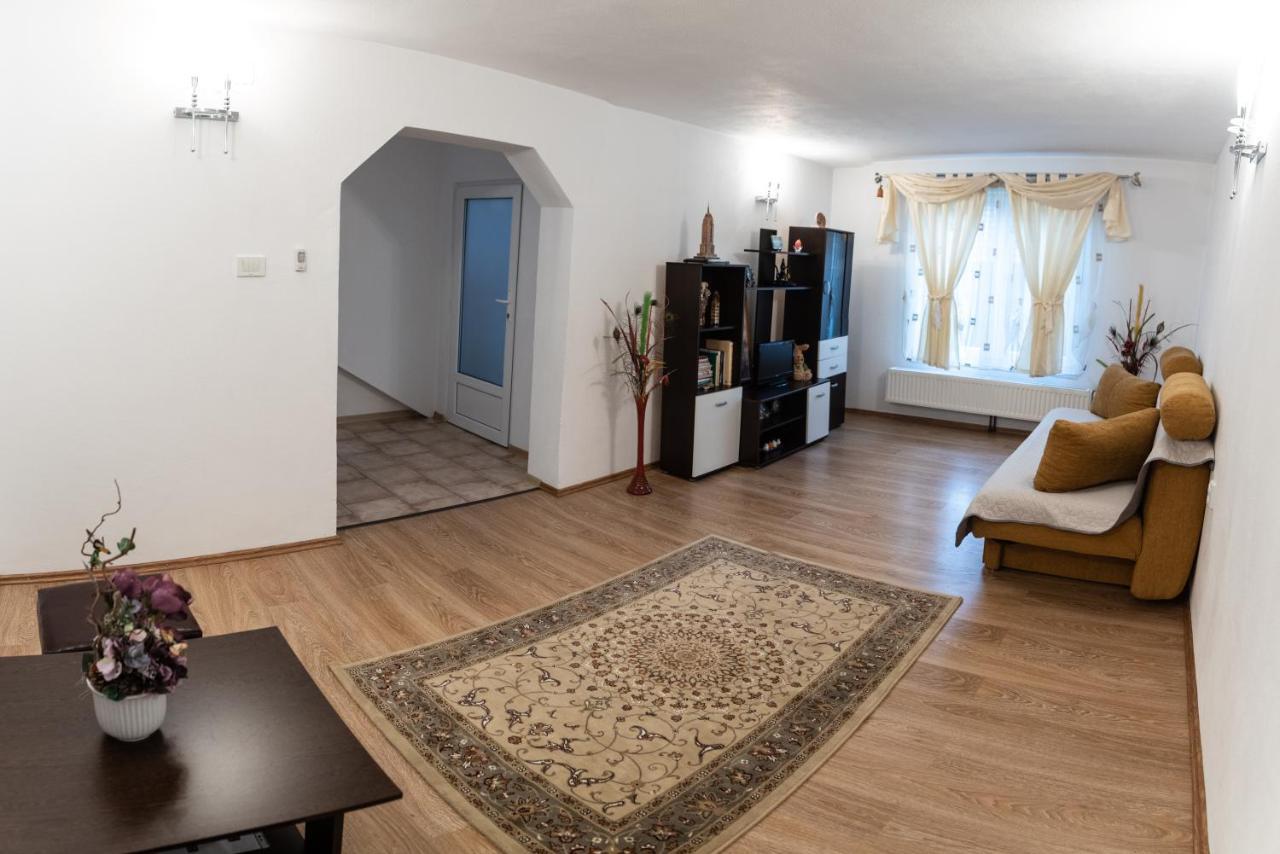 Casa Nicoladis Apartment Zarnesti Ngoại thất bức ảnh
